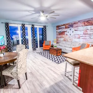  Holiday home Laketown Wharf 416 By Aneliya