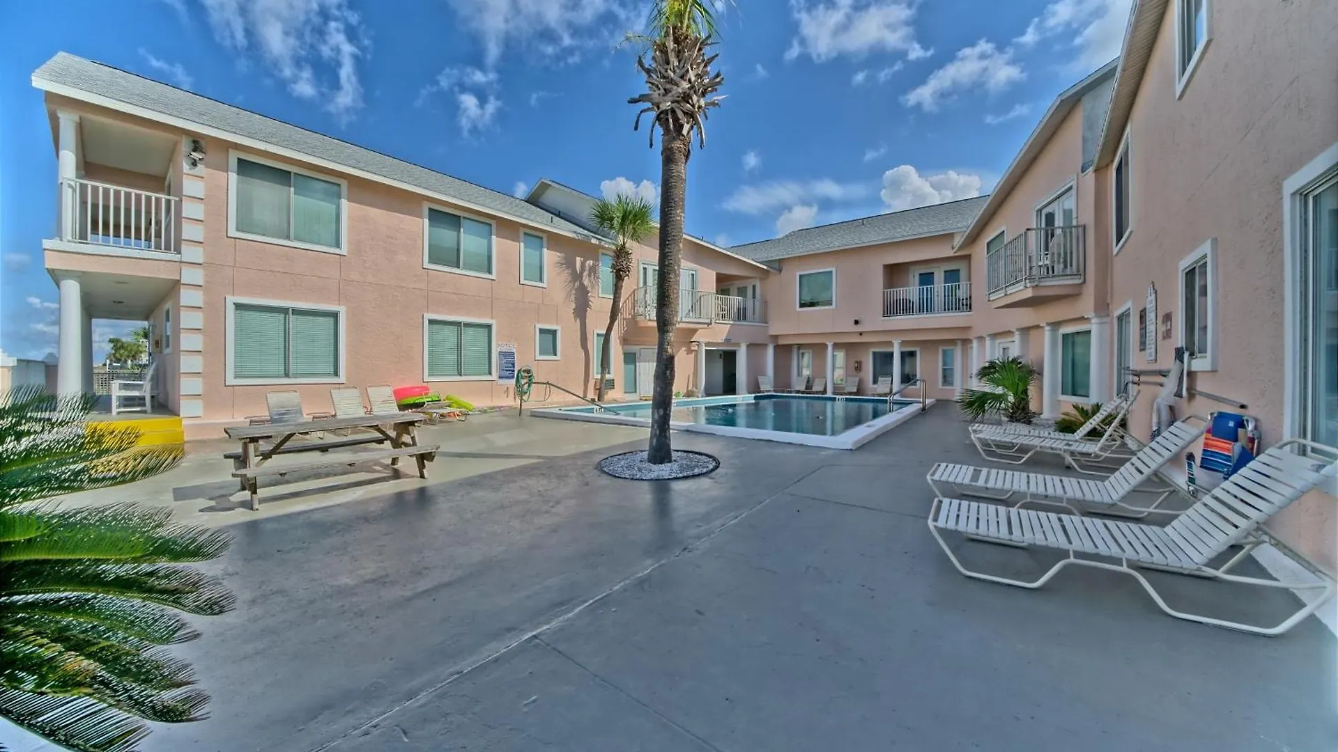 Pineapple Villas Laguna Beach USA